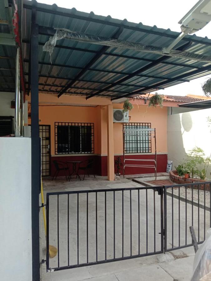 Homestay Tok Abah Seri Iskandar Kültér fotó